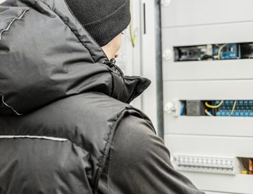 Жилет утепленный с капюшоном черный HOEGERT BORGER, HT5K920 от магазина Рабочий класс