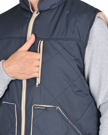 Жилет Европа" удлиненный на подкладке флис, цв. сине-серый от магазина Рабочий класс